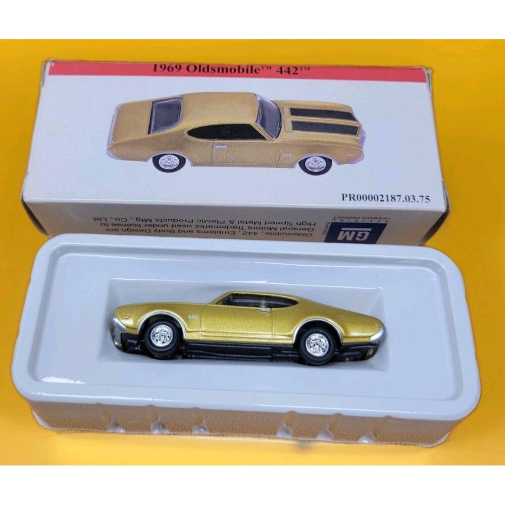 GM 2001 Diecast 1969 Oldsmobile 442 Readers Digest High Speed 1:64 Die Cast Car